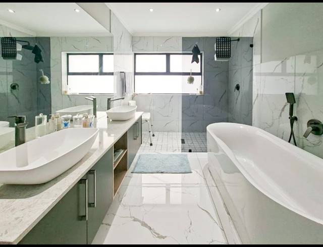 3 BEDROOM HOUSE FOR SALE IN HARTENBOS HEUWELS
